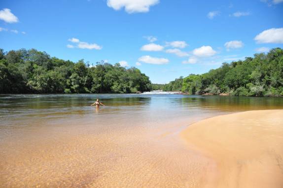 Nadando na prainha do Rio Novo, no Jalapão - TO